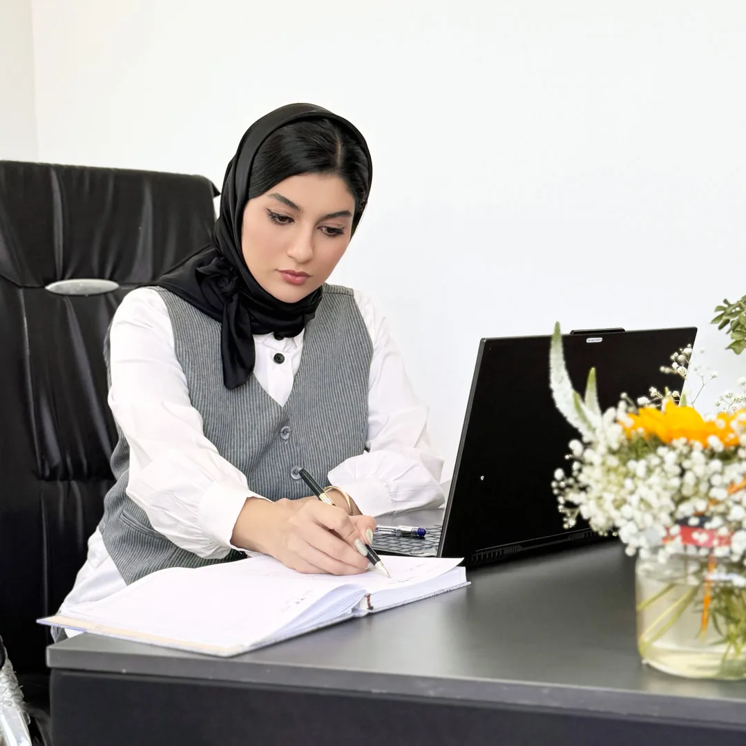 مدیر هیئت مدیره سرکار خانم رحیمی مدیر هیئت مدیره پرشین روف