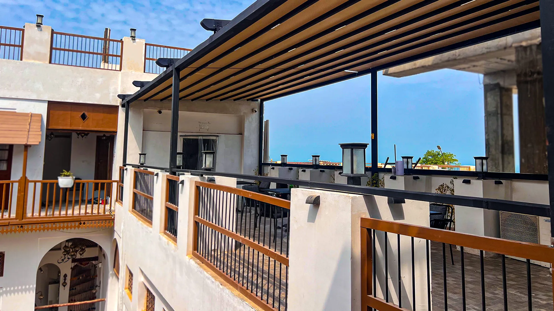 سقف متحرک هتل بوتیک گلشن بوشهر