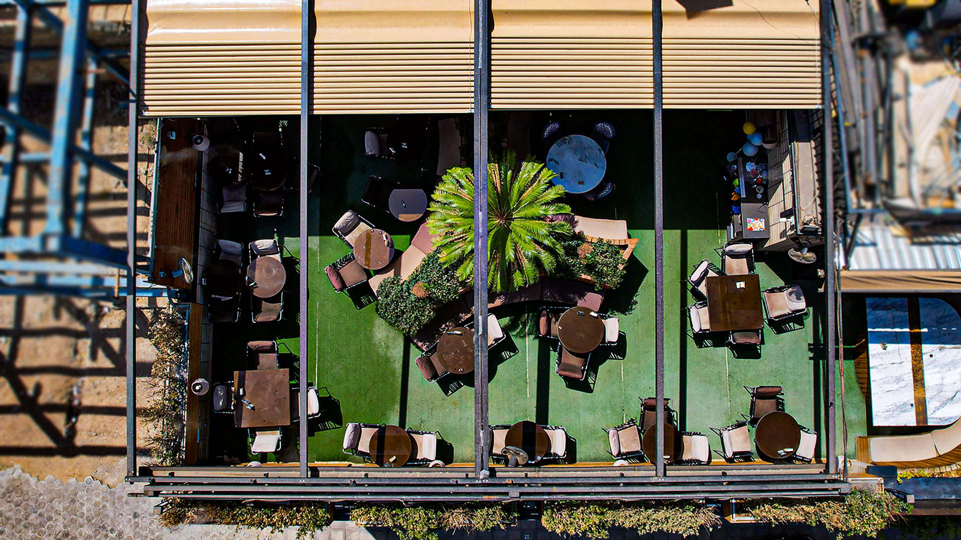 سقف متحرک کافه رستوران اپتیموس پلاس از نمای بالا