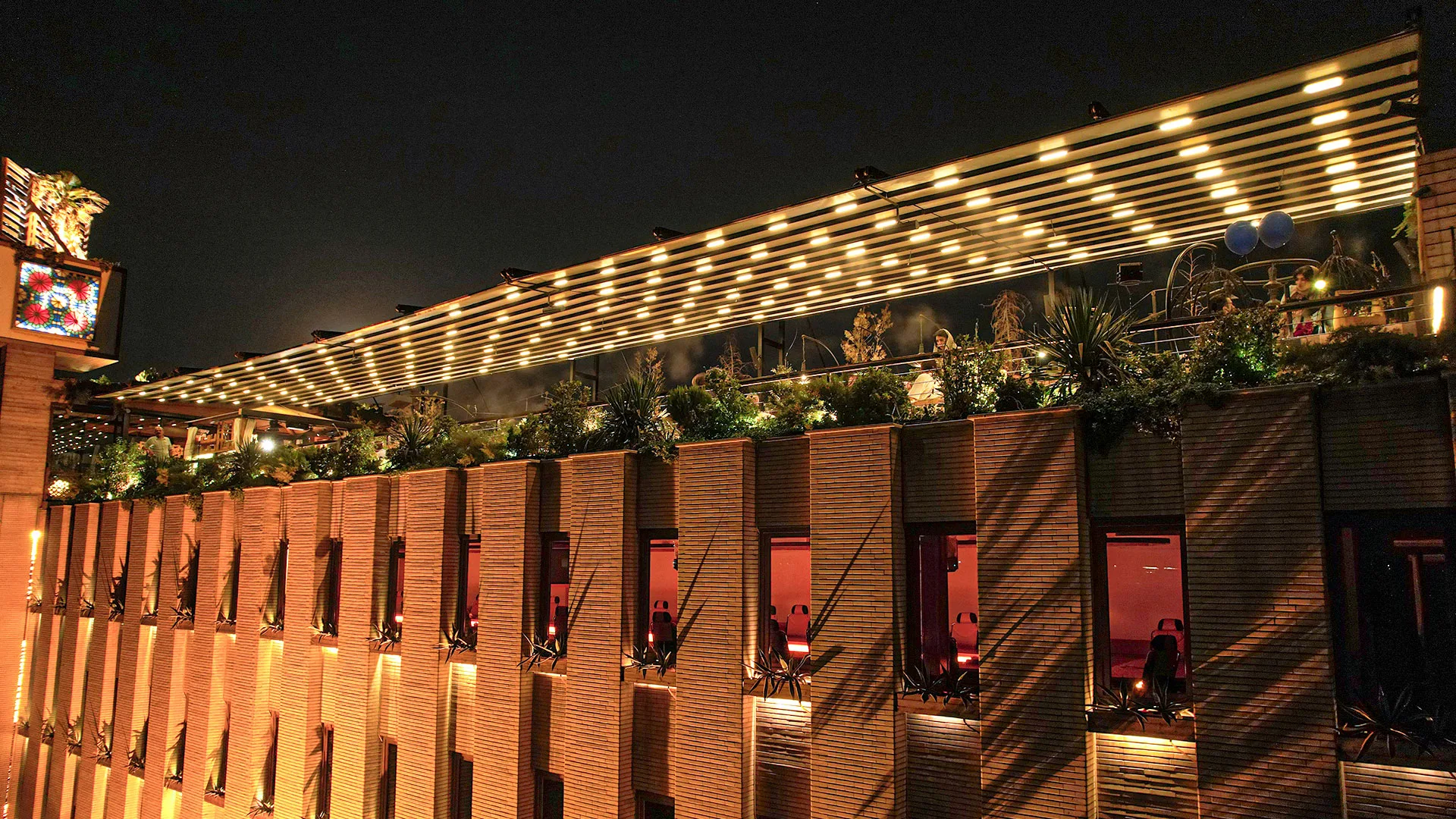 سقف متحرک هتل چهل پنجره اصفهان